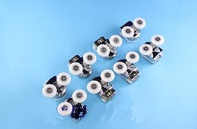 Ролики DC1009 Ø 23 мм на 2 двери, 4 верхн. (двойные, сменные) + 4 нижние (двойные, с кнопкой) металл